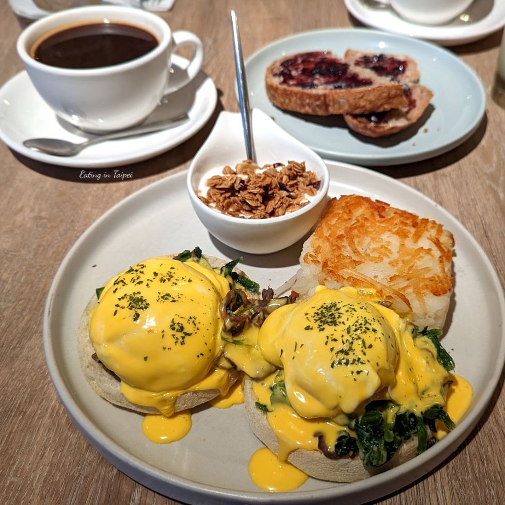 M One Cafe spinach mushroom eggs benedict