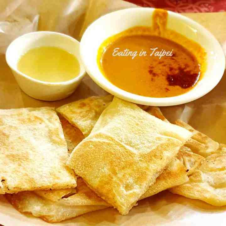You gotta get you some roti when you come to a restaurant like Mamak. Here it is served with 1 sweet sauce (which is just condense milk) and a spicy peanut curry sauce.