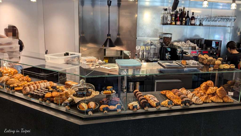 Moon baking studio inside